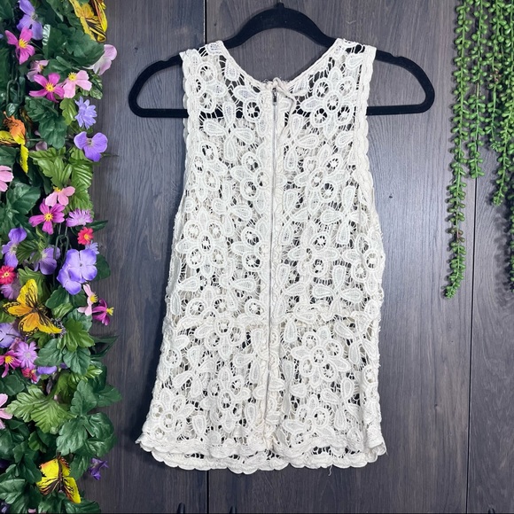 !🌼3/$30🌼Sleeveless Lace Zip Up Back Blouse Size Small - Picture 10 of 14